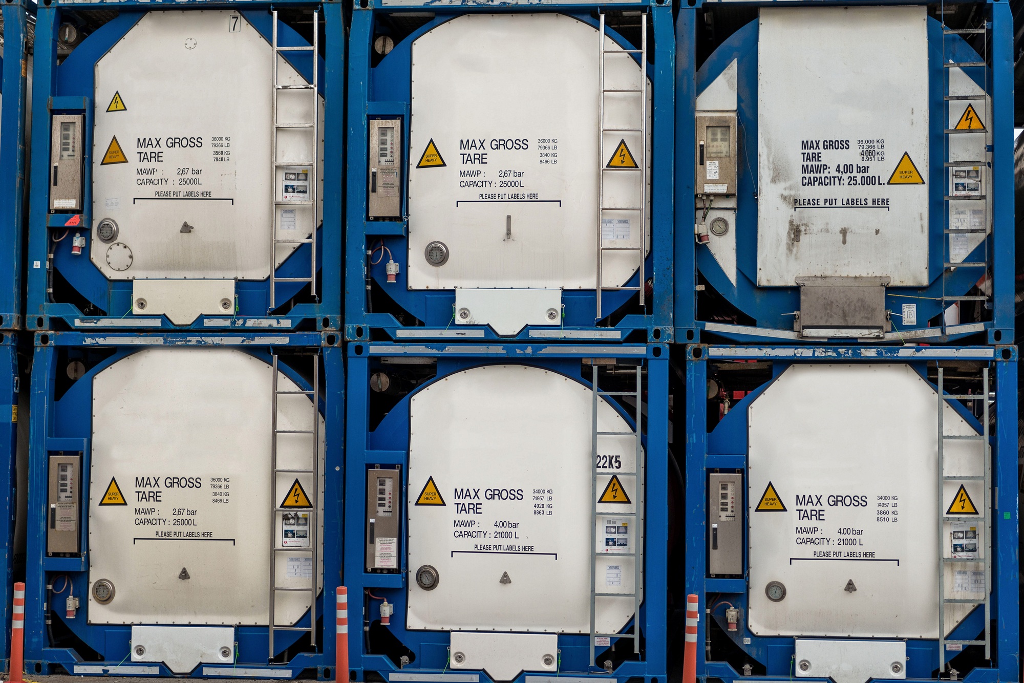 Contenedores IBC con sustancias químicas bajo normativa chilena - SVEA Consultores